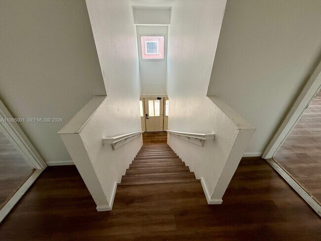 Building Photo - 423 N Lane St