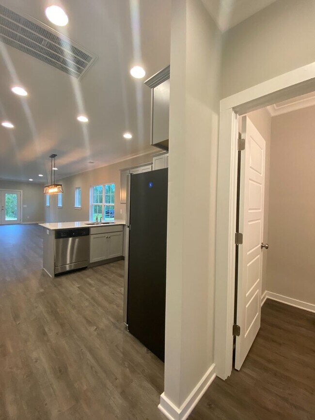 Building Photo - Home for Rent in Calera, AL!!! Available t...