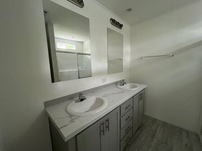 Building Photo - 24 Eland Dr