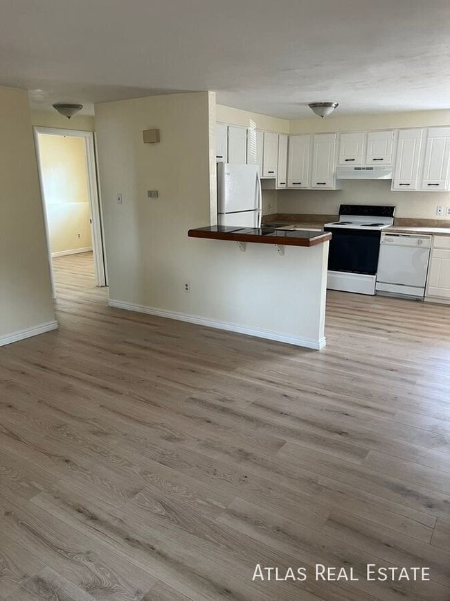 Building Photo - 2840 Montebello Dr W