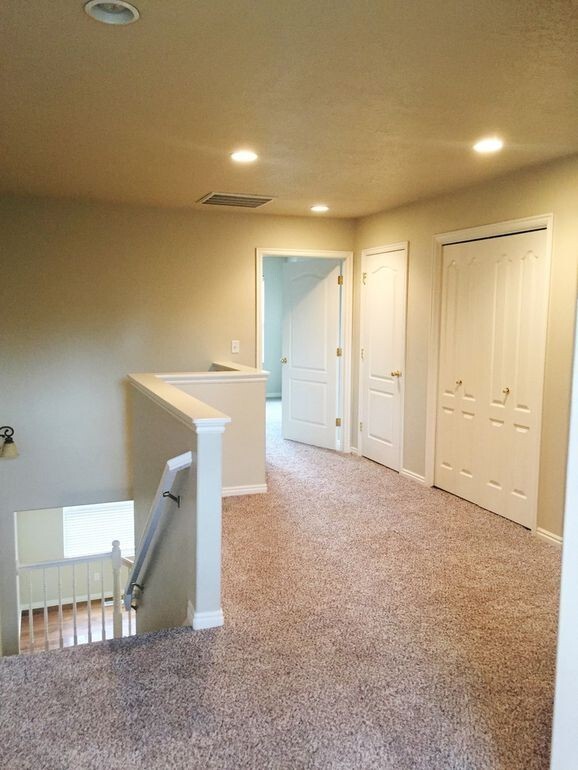 Building Photo - Pet friendly 3 bed/2.5 bath for Rent in Bl...