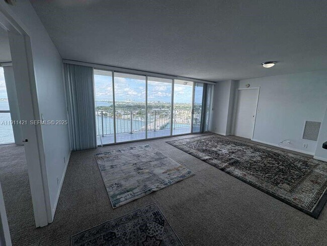 Building Photo - 7601 E Treasure Dr