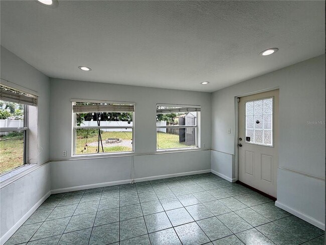 Building Photo - 5560 14th Ave N