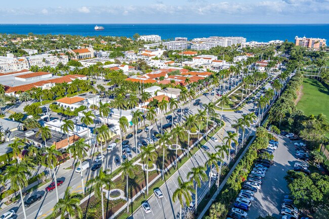 Building Photo - 261 Royal Poinciana Way