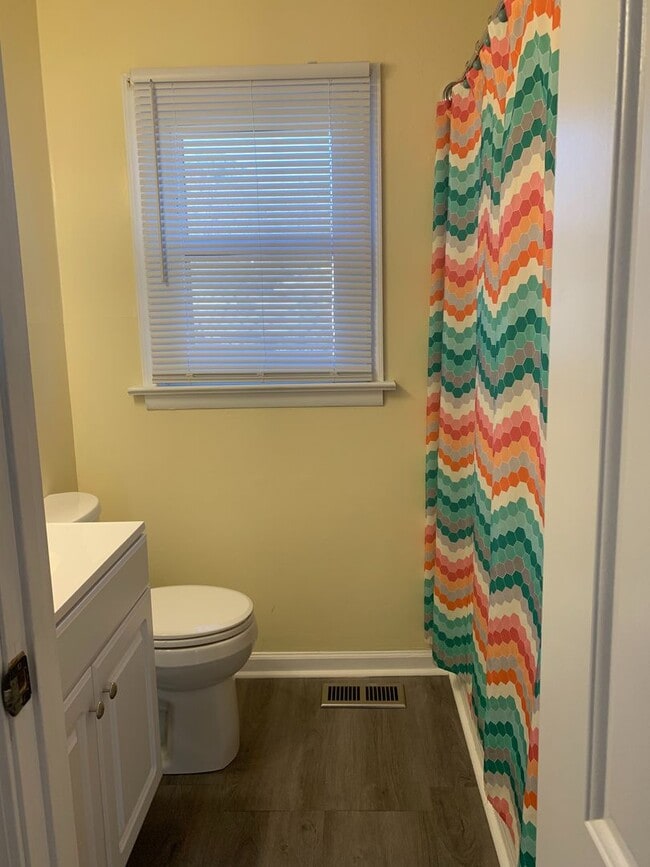 Building Photo - Updated Rental