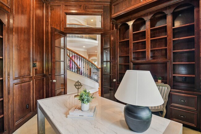 Building Photo - 2 Wilmington Ct