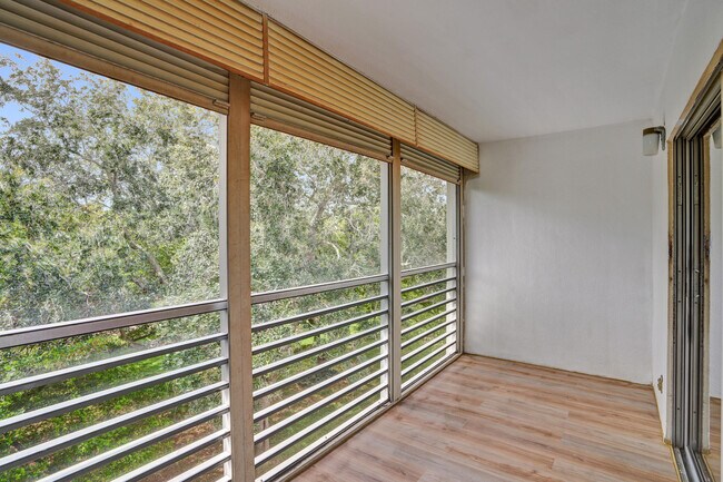 Building Photo - 1501 Cayman Way
