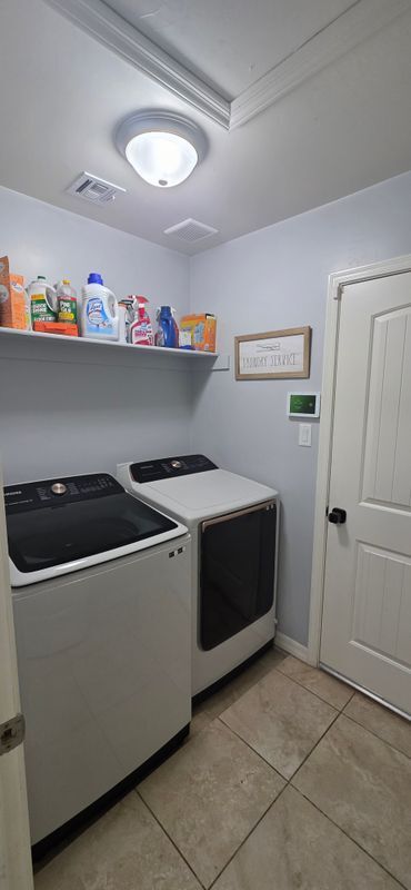 Building Photo - 624 S Vaughn Ave