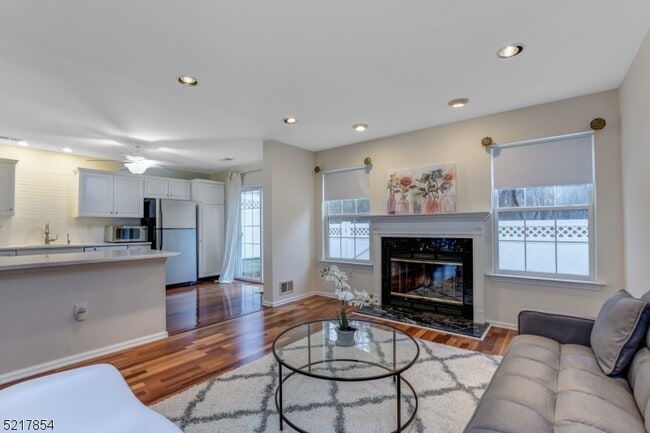 Building Photo - 118 Constitution Way