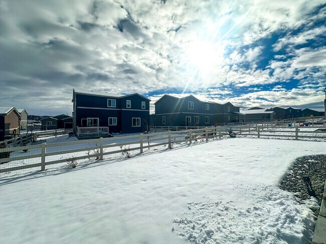 Building Photo - Grand 6bd 4ba Crystal Valley home with an in-law suite!!!