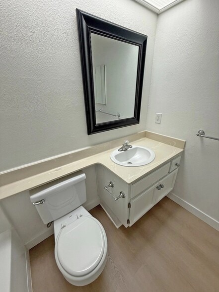 Building Photo - 912 Croft Ave