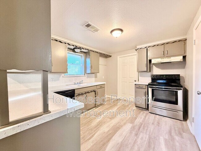 Building Photo - 1132 SW 61st St