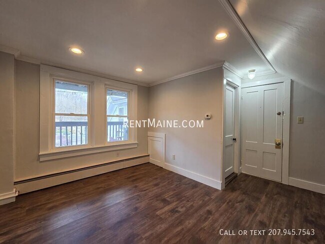 Building Photo - 64 Elm St