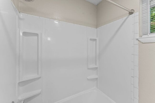 Building Photo - 912 Donaldson Rd