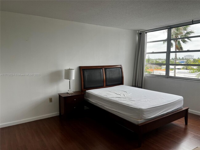 Building Photo - 11930 N Bayshore Dr