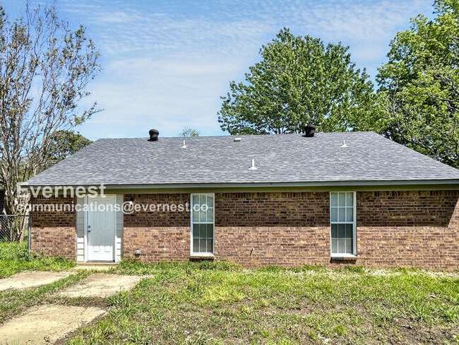 Building Photo - 6205 Somerset Cove