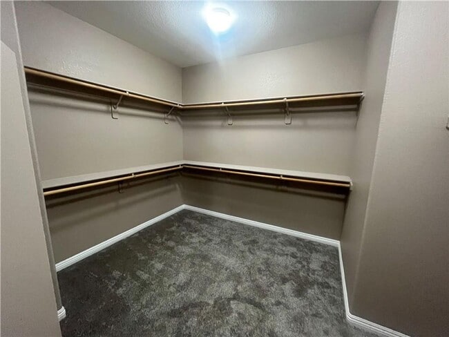 Building Photo - Move in Ready 2 Story 3 bedroom home SW