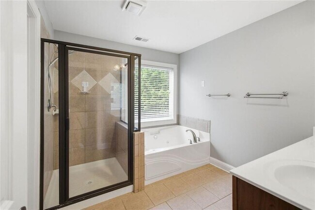Building Photo - 518 S Fortune Way