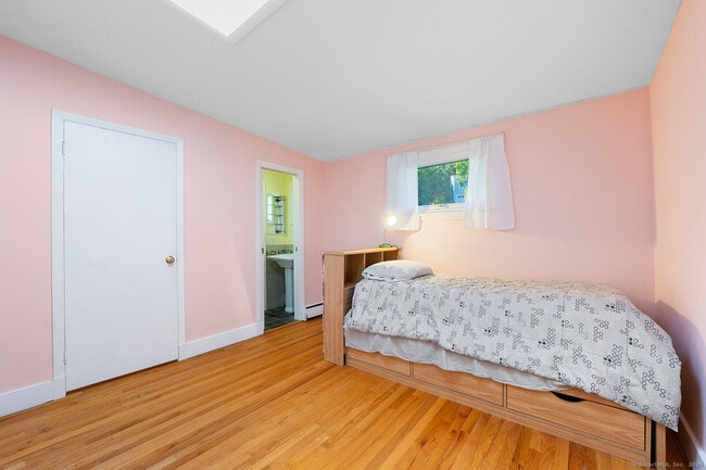 Building Photo - 26 Wilridge Rd