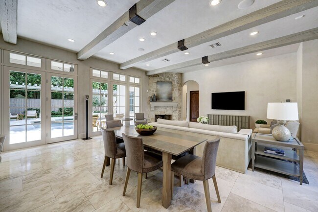 Building Photo - 5610 Lynbrook Dr