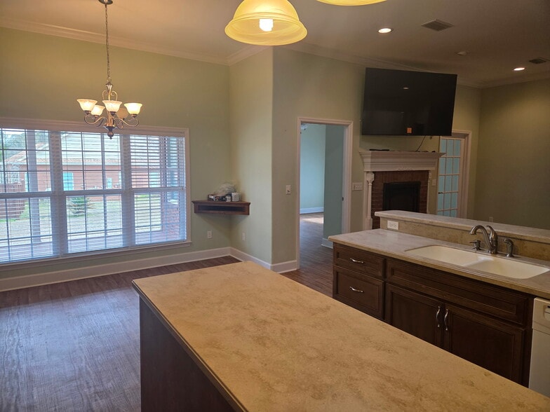 Building Photo - 565 Twin Ponds Dr