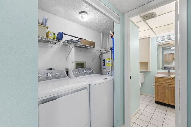 Building Photo - Condo For Rent on ST PETE BEACH!
