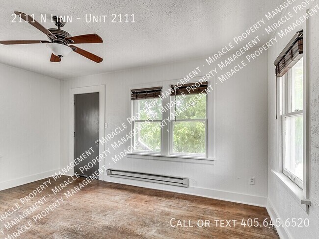 Building Photo - 2111 N Linn-Unit 2111