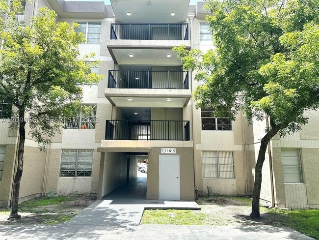 Building Photo - 1815 W 56th St