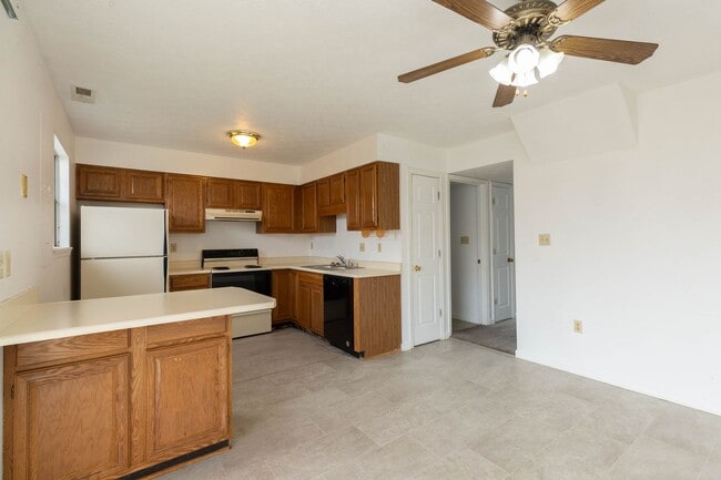 Building Photo - 3 Bed, 2.5 Bath, Townhome in Inwood, WV