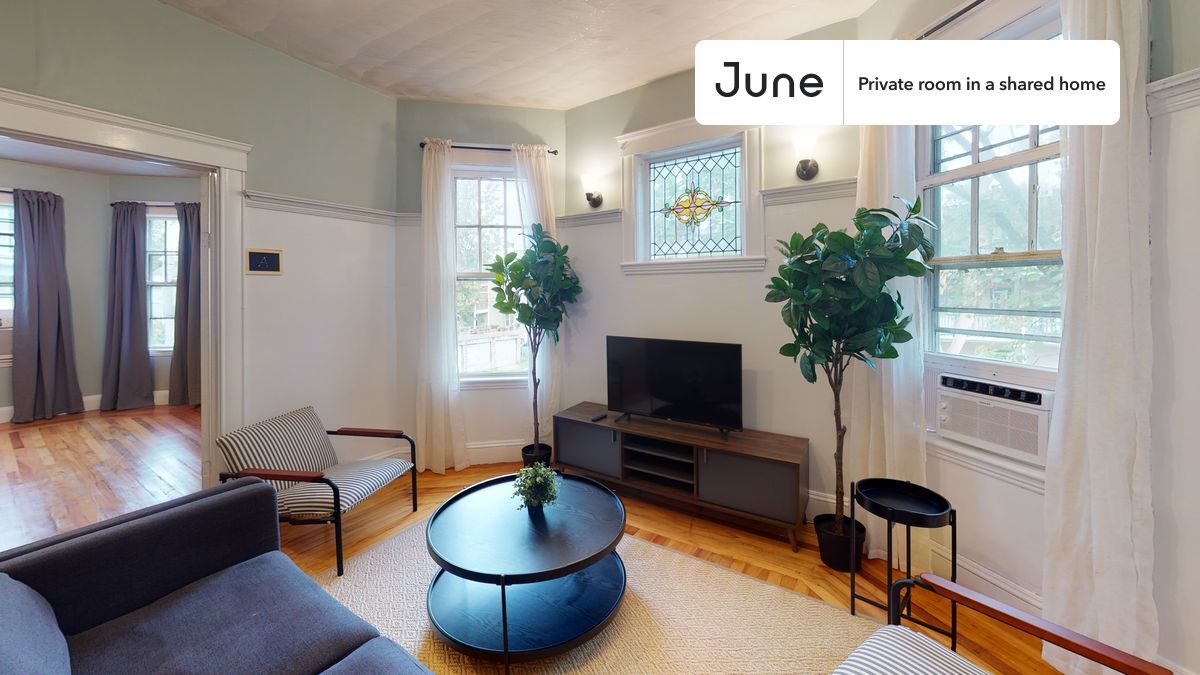 Building Photo - Room in Shared 4 bed/1 bath home