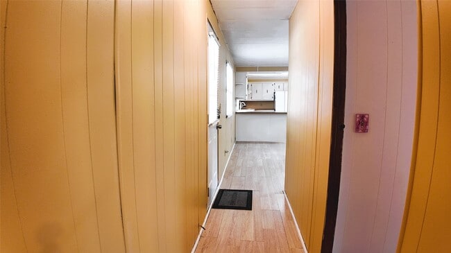 Building Photo - 251 Oakdale Dr