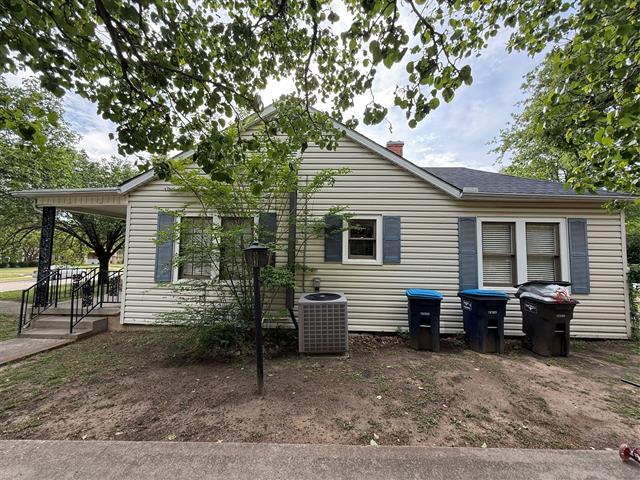 Building Photo - 2517 Honeysuckle Ave