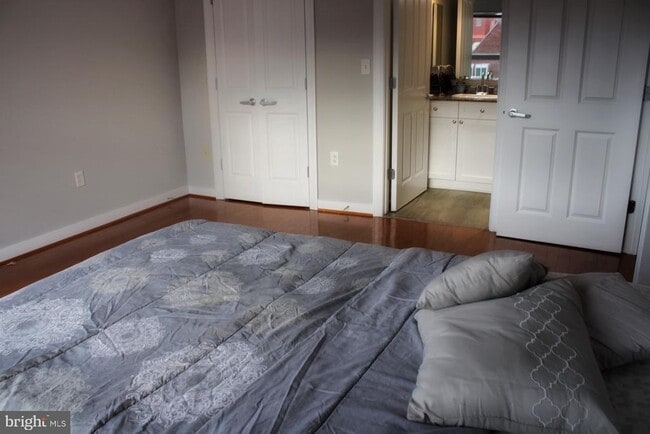 Building Photo - 777 7th St NW