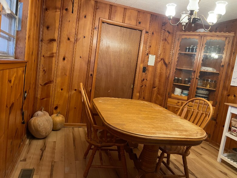 Building Photo - 525 Short Creek Rd