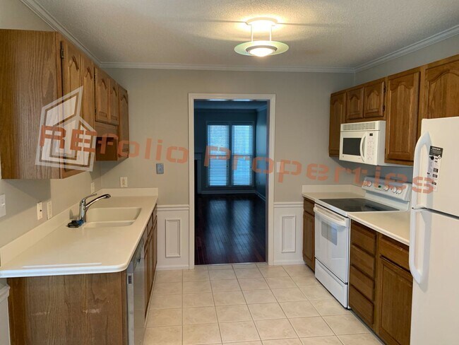 Building Photo - Charming 2-Story 2 BR Townhome @ Paxton To...