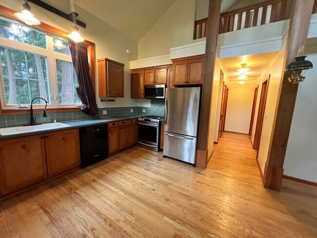 Building Photo - Herrera / Farrow (741 Ellwood Drive)