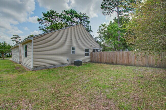 Building Photo - 8115 Pleasant Ridge Dr