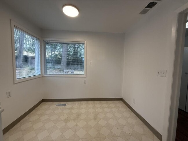 Building Photo - 16350 SE Vineyard Ln