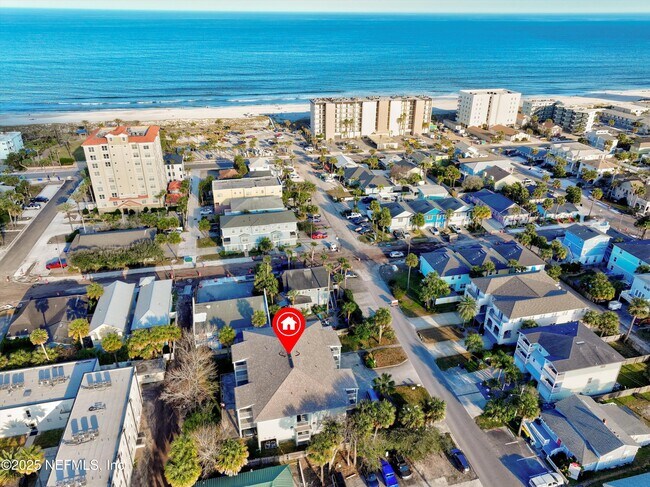 Building Photo - 221 6th St S