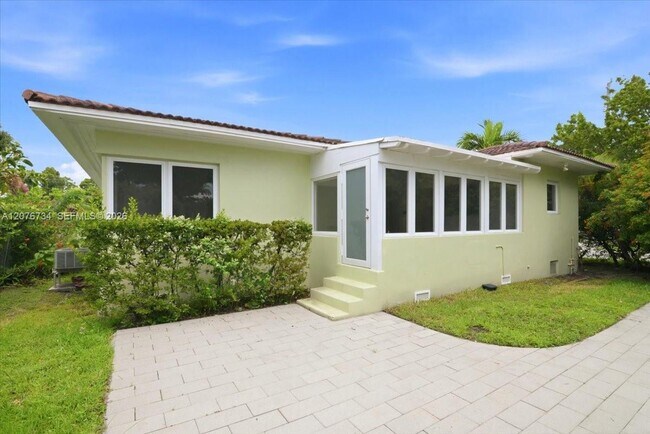 Building Photo - 8975 Froude Ave