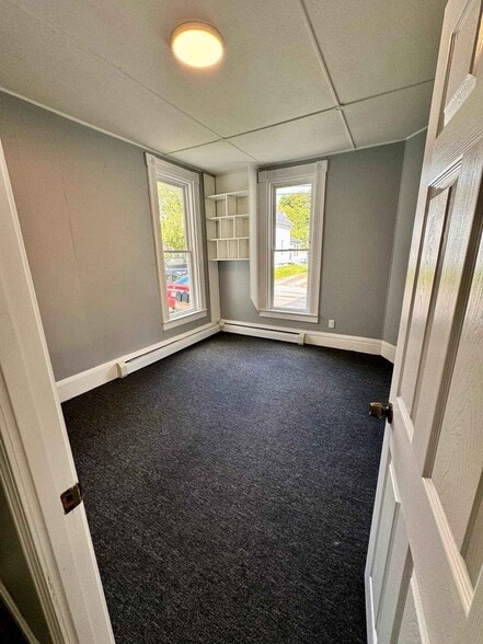 Building Photo - 14 Willow St