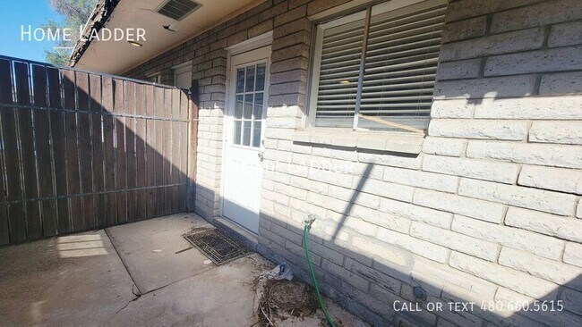 Building Photo - 1147 W Drummer Ave