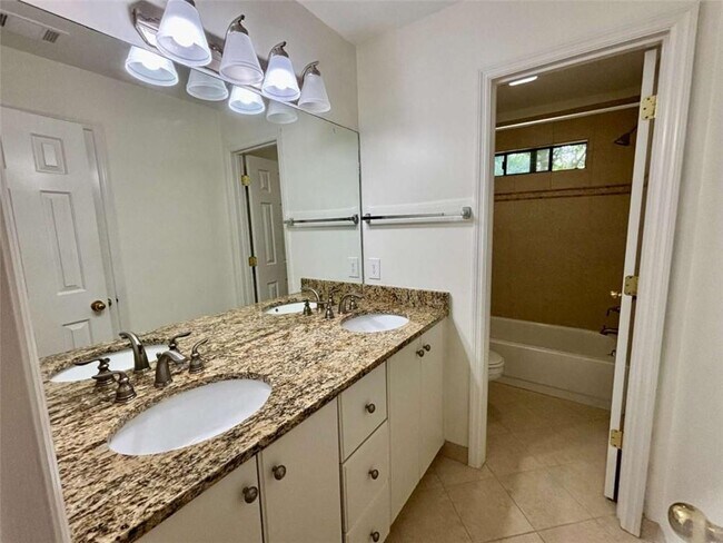 Building Photo - 4160 Creekwood Dr