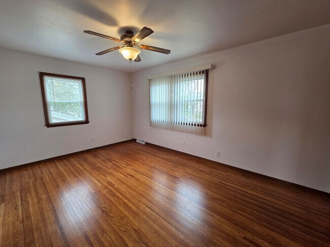 Building Photo - W 2nd St 1408-1410