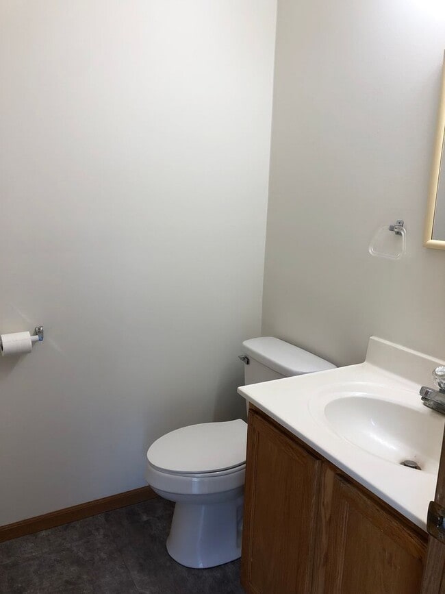 Building Photo - 415 Briden