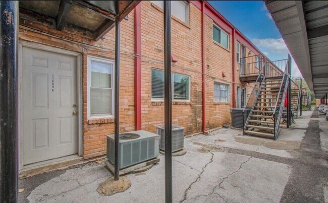 Building Photo - 11609 Chimney Rock Rd