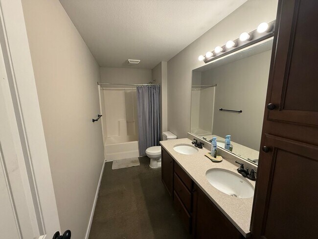 Building Photo - Nowells Subdivision Town Homes - Fully Furnished and Utilities Included