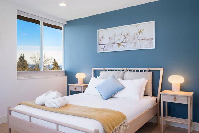 Building Photo - 4510 1st Ave NE