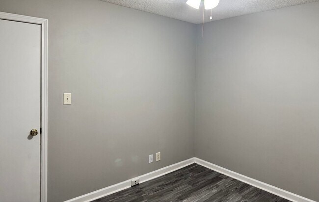 Building Photo - Cathedral Ceiling for a big open feel!