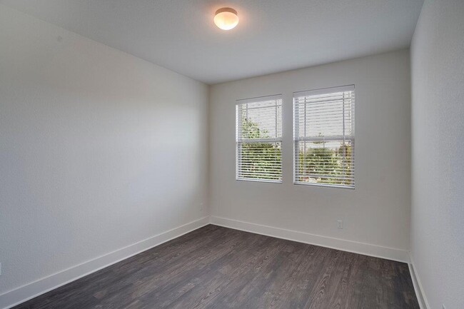Building Photo - 9102 Moonstone Dr